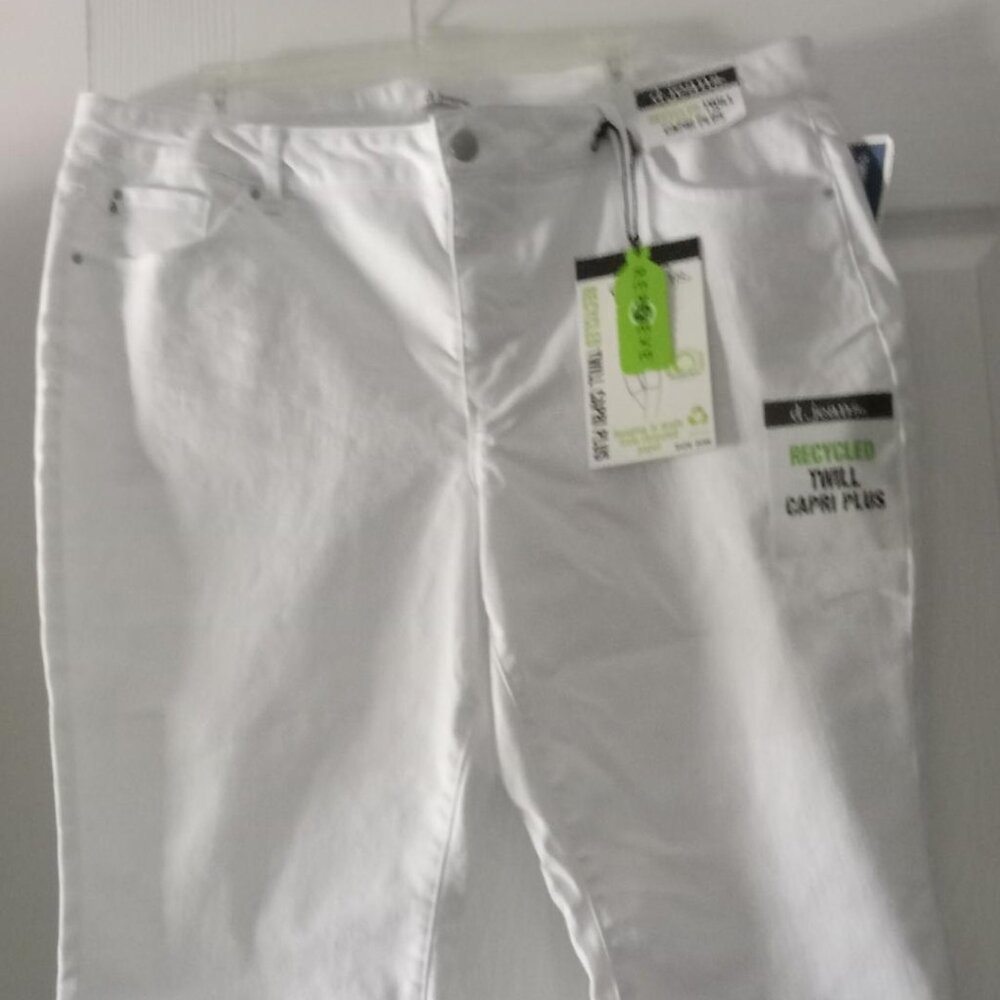d.j capris plus size 20 white